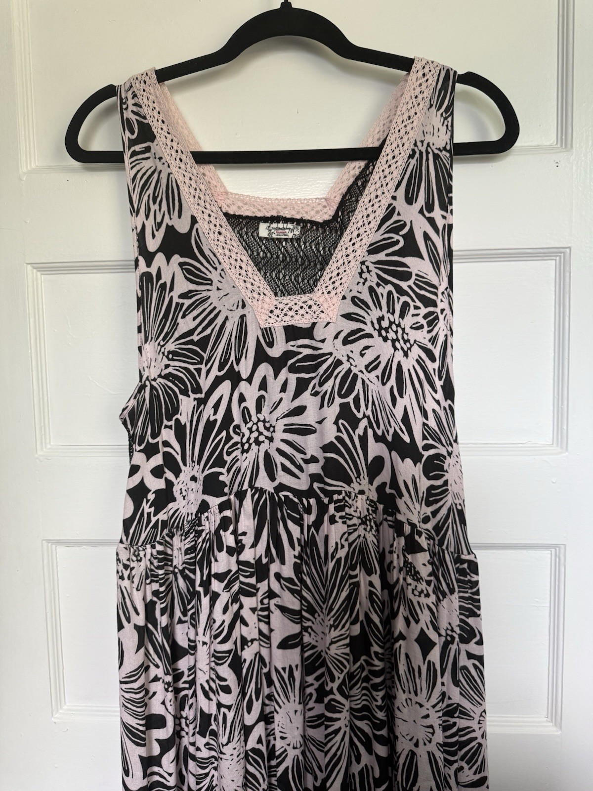 Free People “Tiers For You” Boho Maxi Dress w/Floral Print & Crochet Trim M