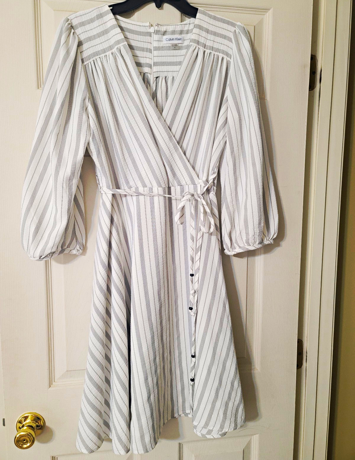 Calvin Klein White/Gray Striped Wrap Dress V-Neck Long Sleeve Knee Length 14