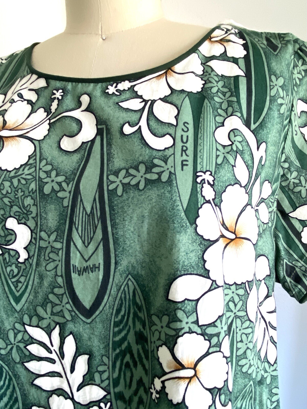 Pristine Vintage Island Aloha Wear Hawaiian Surf hula muumuu dress size large