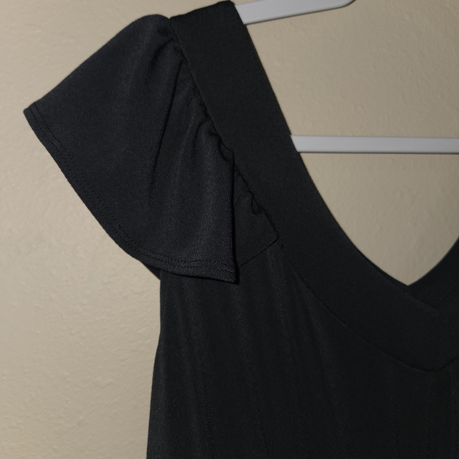 NWT IMAN Global Chic Medium Petite Ruffle Shoulder V-Neck Maxi Dress BLACK