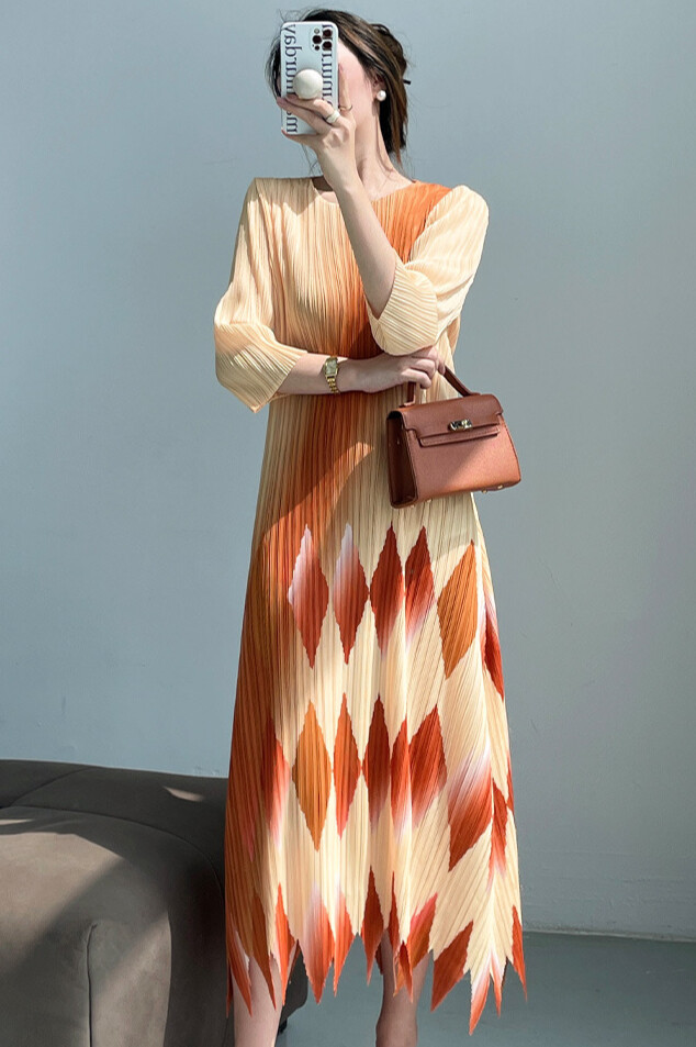 2024 Wrinkled Printed Water Chestnut Edge Long Skirt Fashion Round Neck Dress