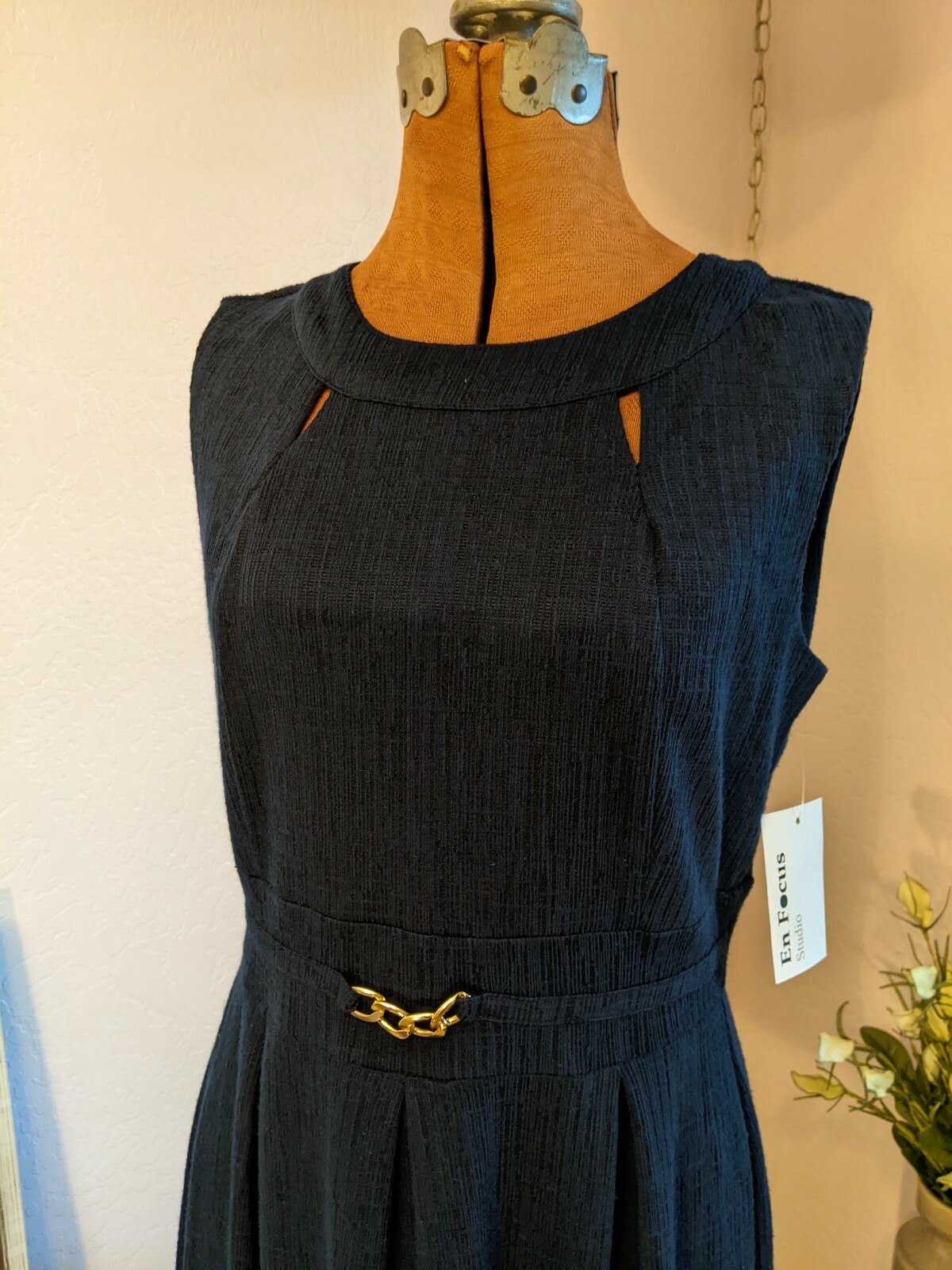 En Focus soft lined sleeveless navy blue woman’s dress sz 10 round neckline NWT