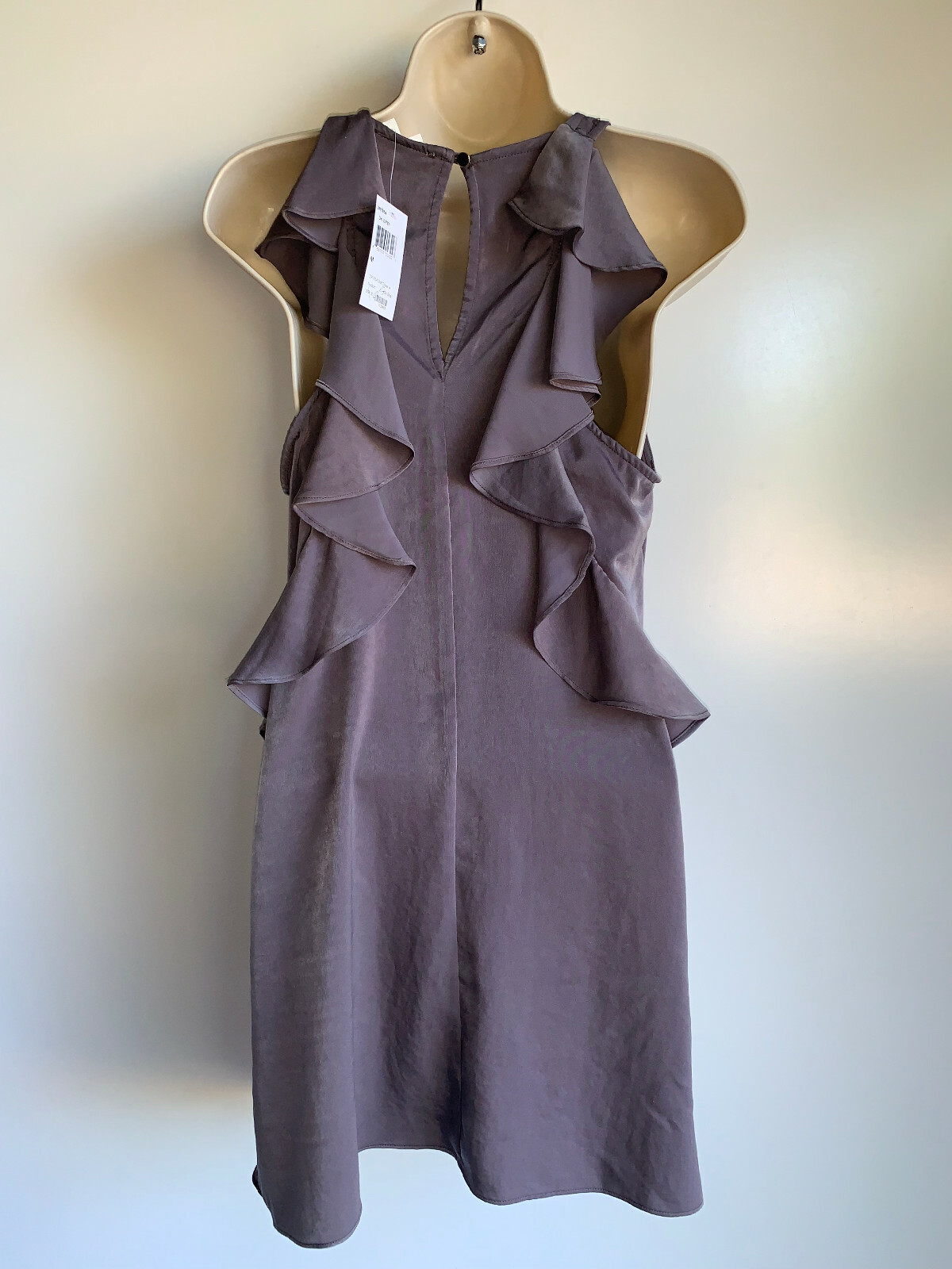 NWT $58 Le Kate Gray Sleeveless Shift Dress, Ruffles in the back, Size Medium