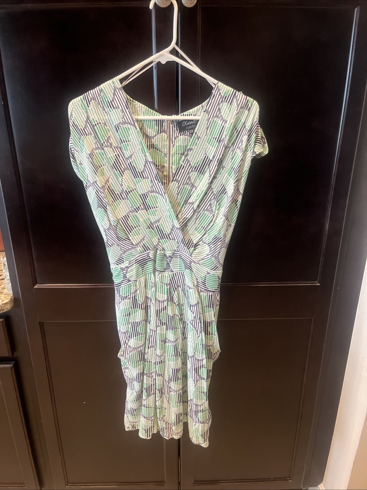 Closet Curves Women’s Dress Multicolor Floral With Pockets And Tie Back Size 12
