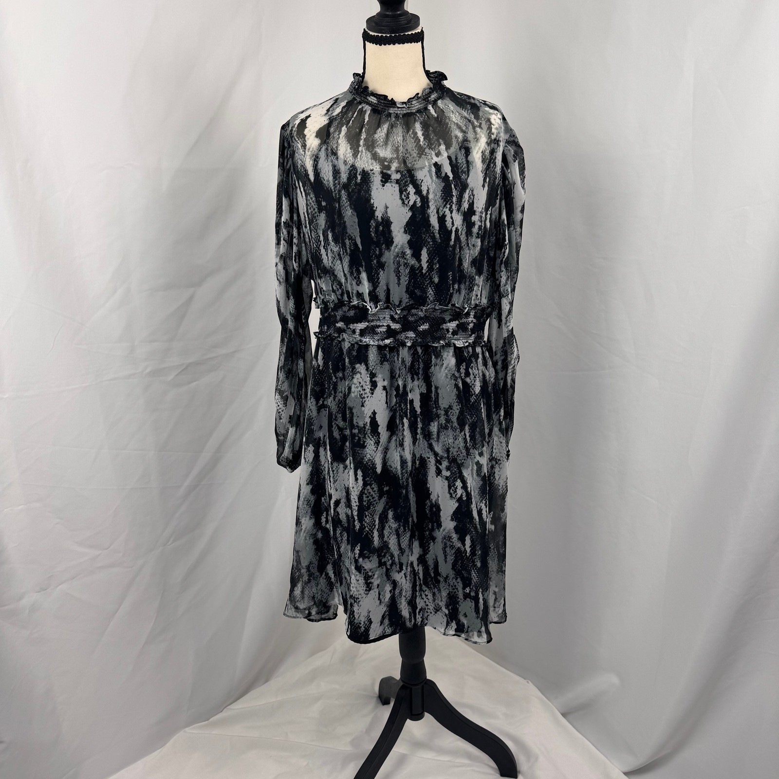 Simply Vera Vera Wang Dress Women PL Black White Snake Print Smocked Mock Neck