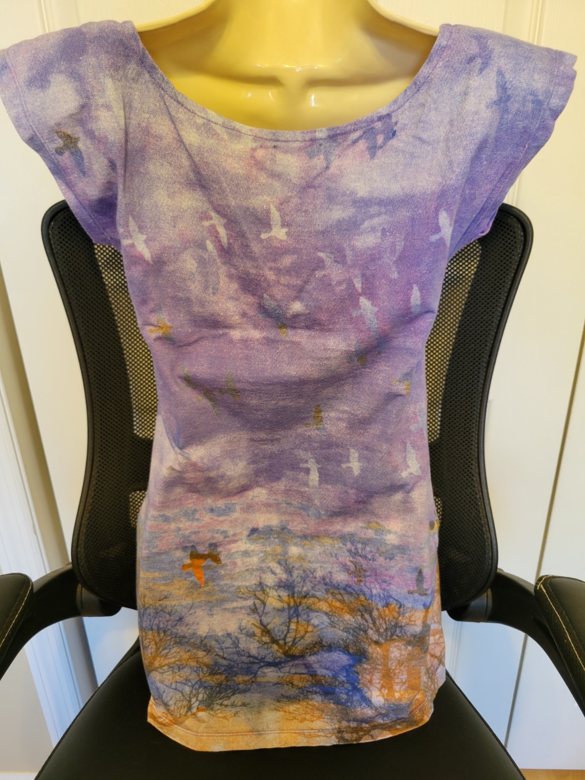 MOTEL LAVENDER MULTI BIRD/FOREST CAP SLEEVE MINI DRESS SIZE MEDIUM