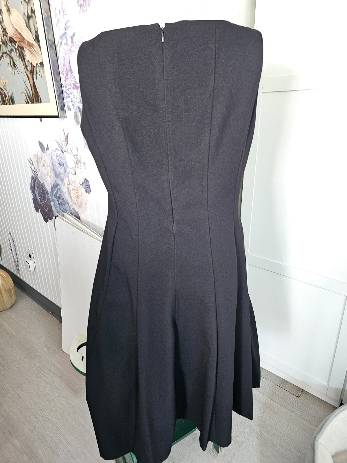 Black Label Evan Picone Dress Size 16 Sleeveless Fit Flare A-Line Seamed LBD EUC