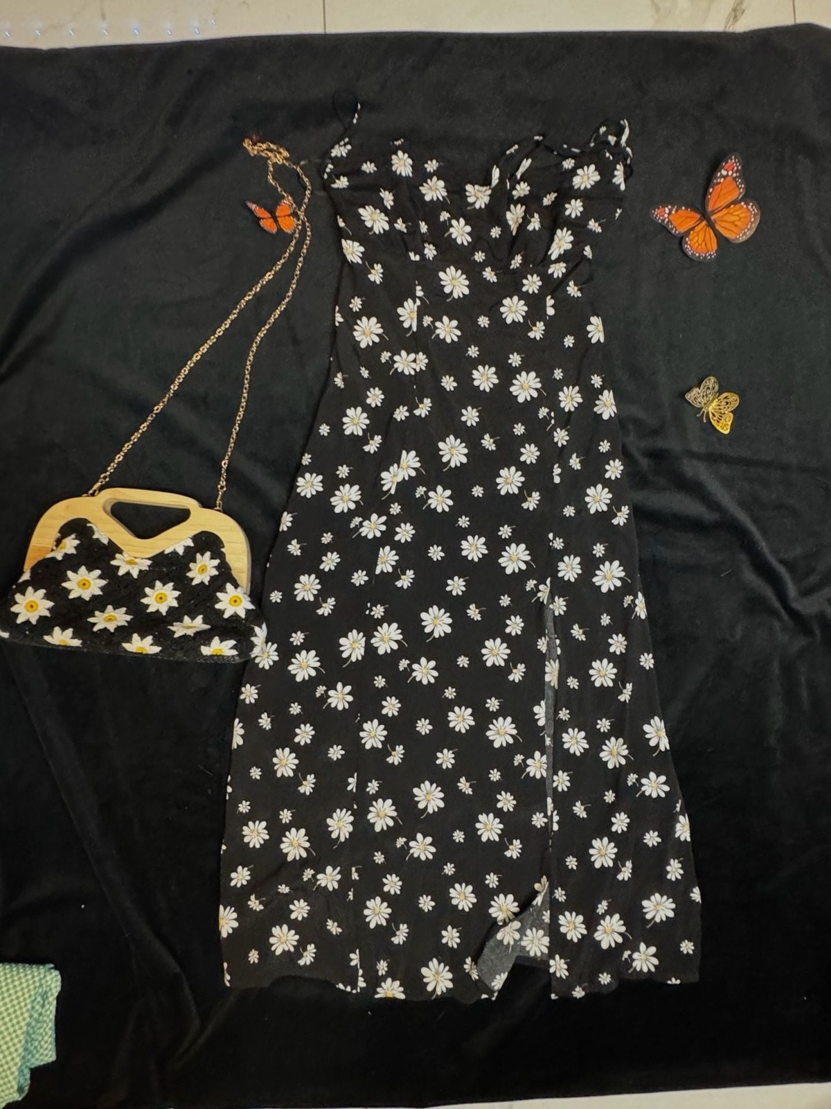 Black Daisy Print Spaghetti Strap Maxi Dress with Front Slit