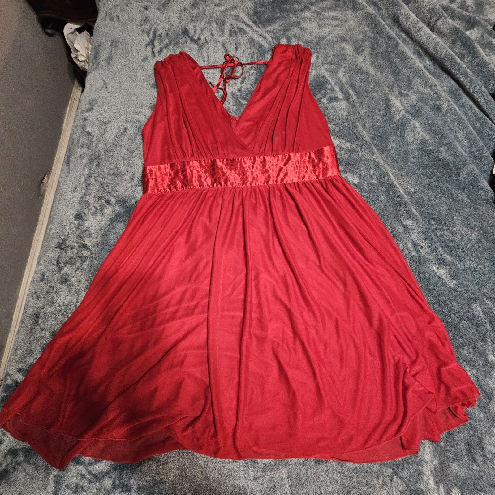 Vintage Y2K 2000s Trixxi Red V-Neck Sleeveless Satin Accent Size 2X