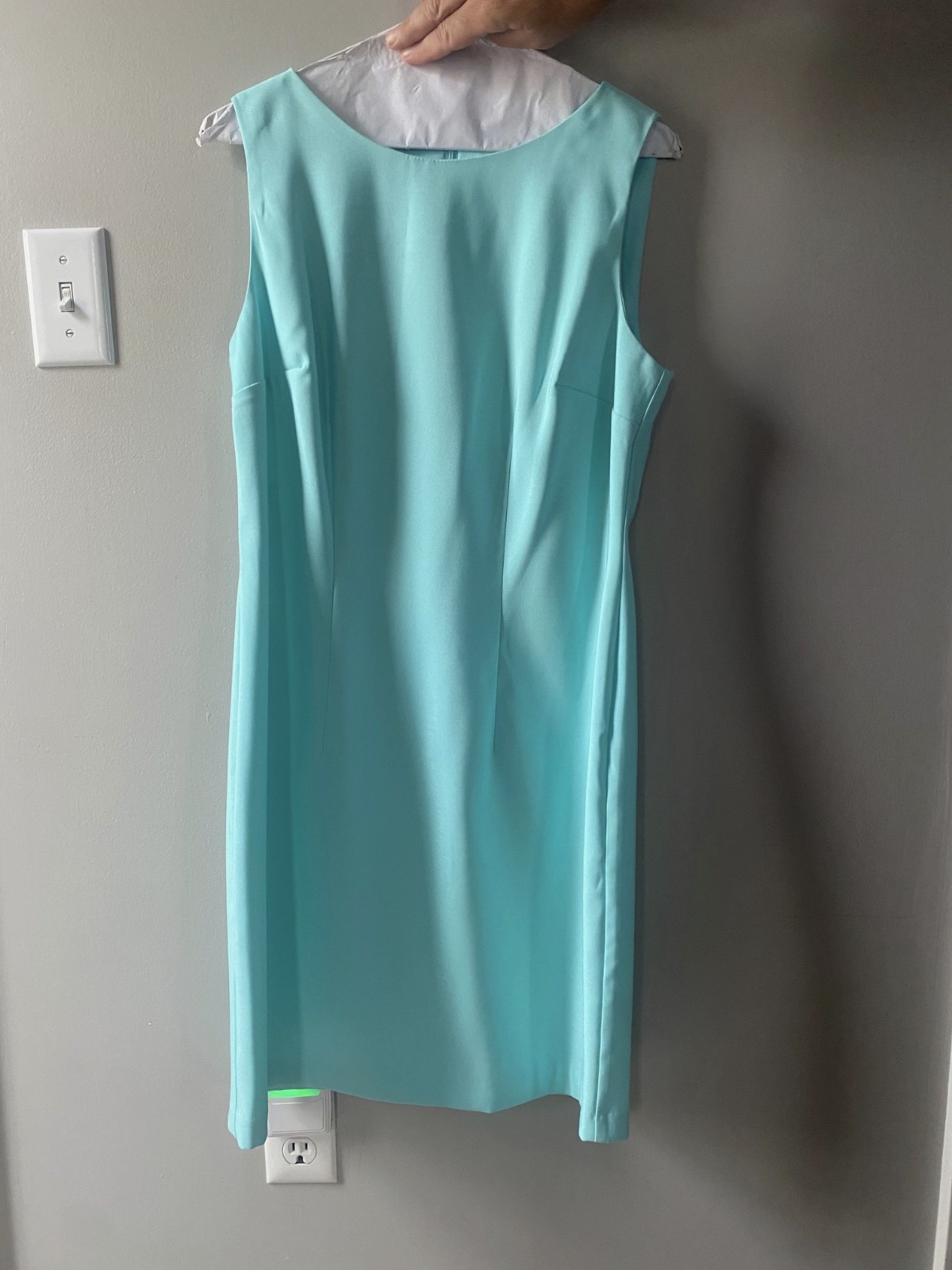 Alyx Formal Green Size 8 Dress Mid-length, never worn.