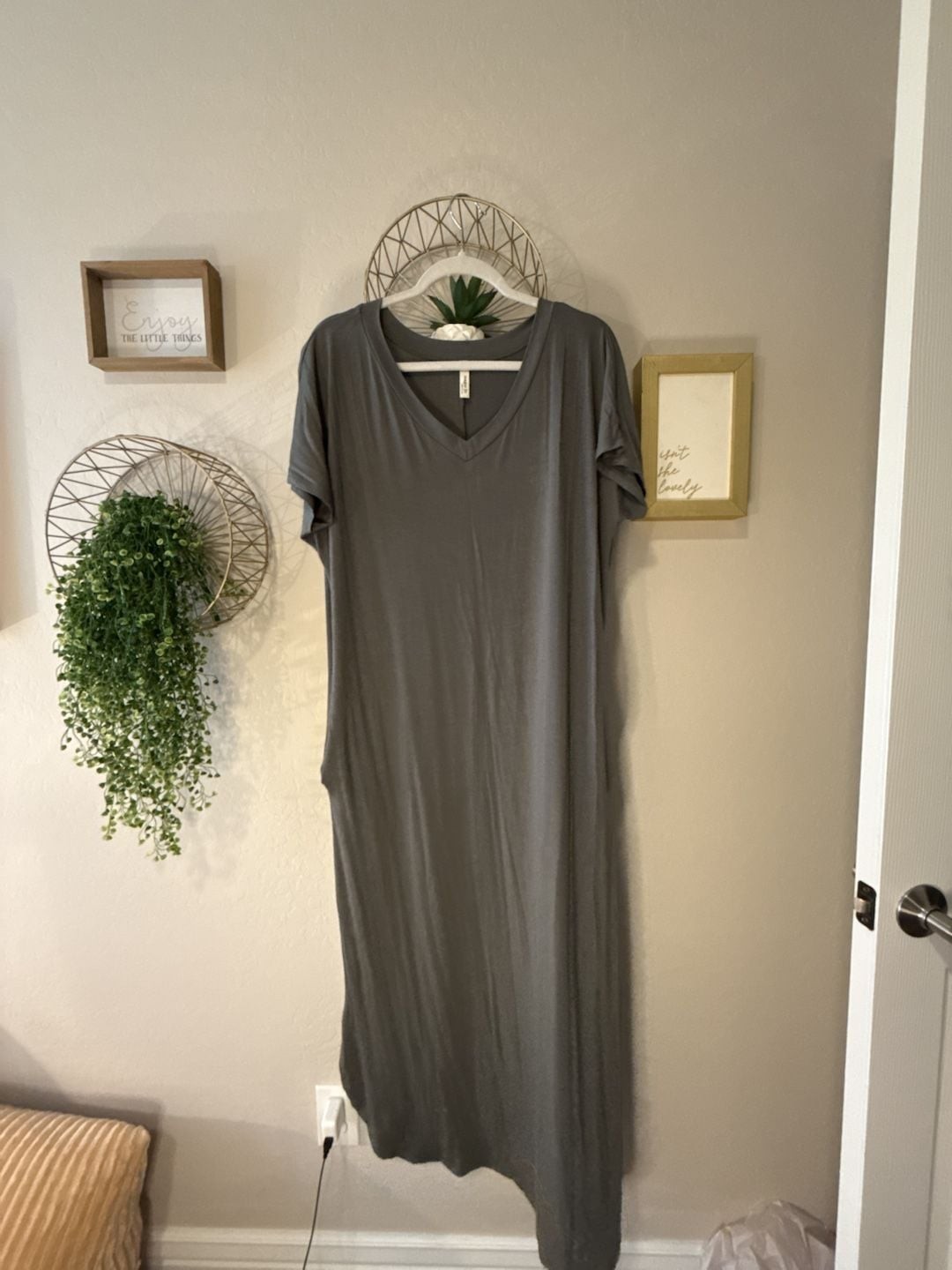 Three Bird Nest V-Neck Short Sleeve Maxi Dress with Pockets Size L