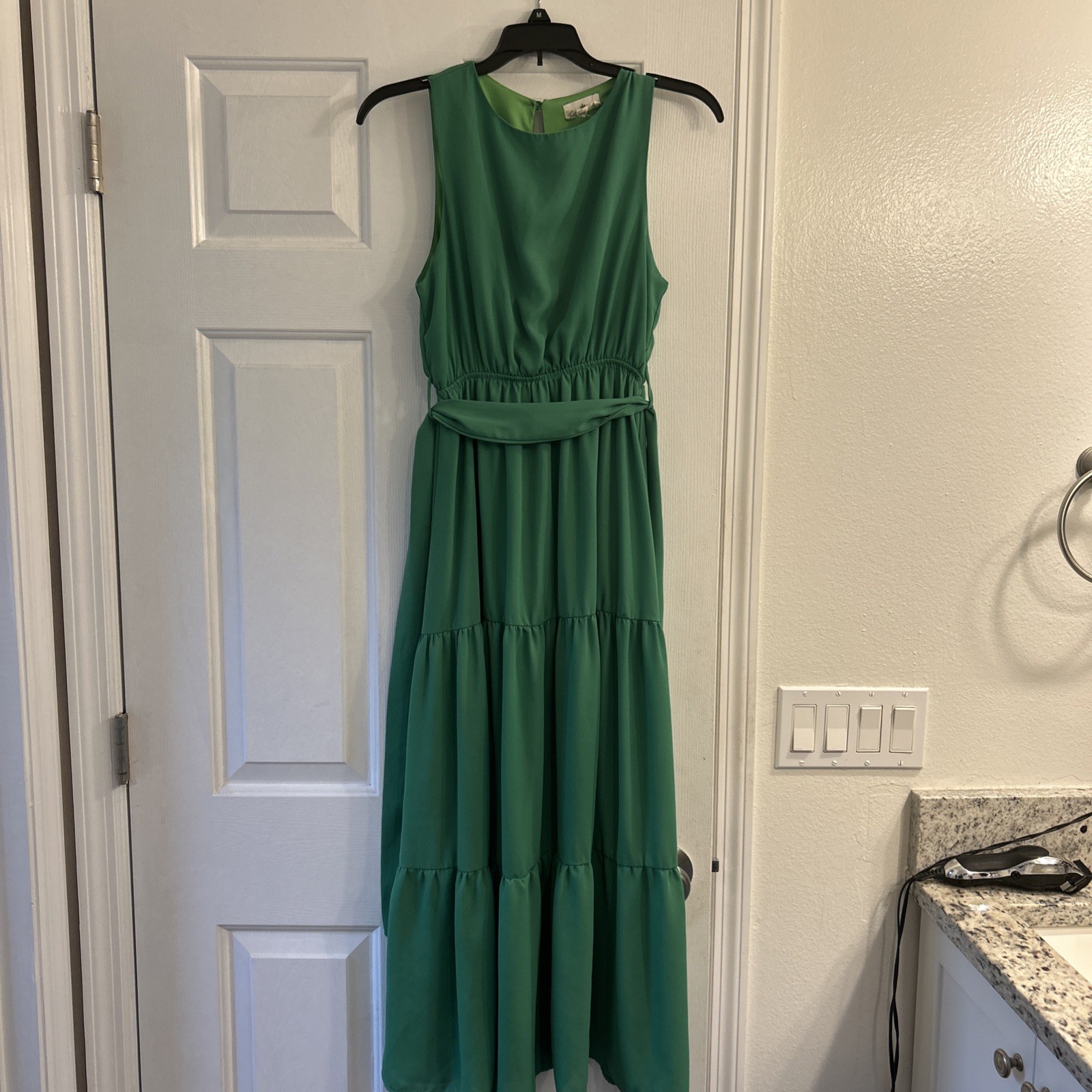 Betsey’s Boutique Shop Women’s Kelly Green Triple Tiered Tie Waist Midi Dress Sm