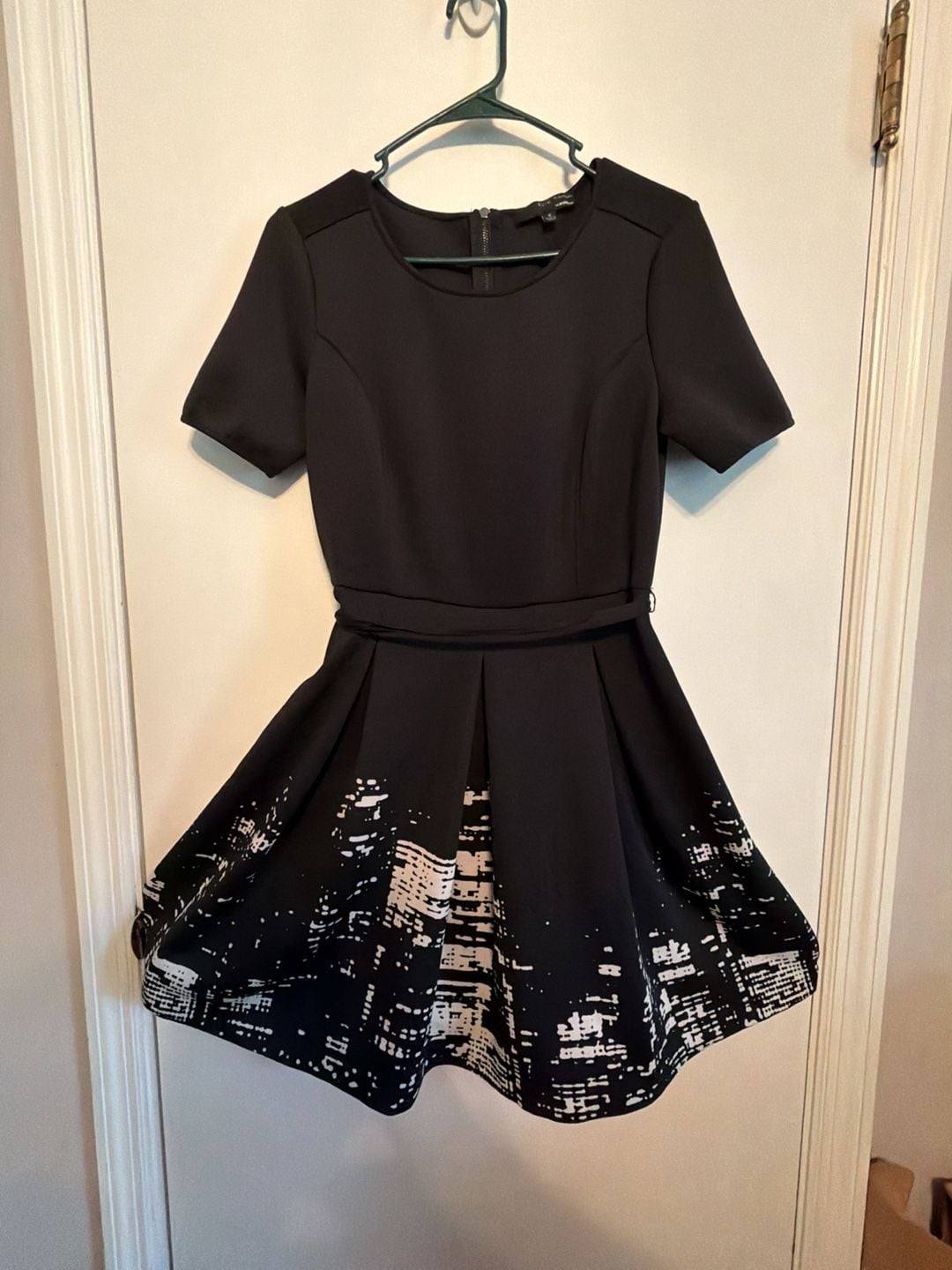 Elie Tahari for DesigNation Black and White City Skyline Fit and Flare Dress
