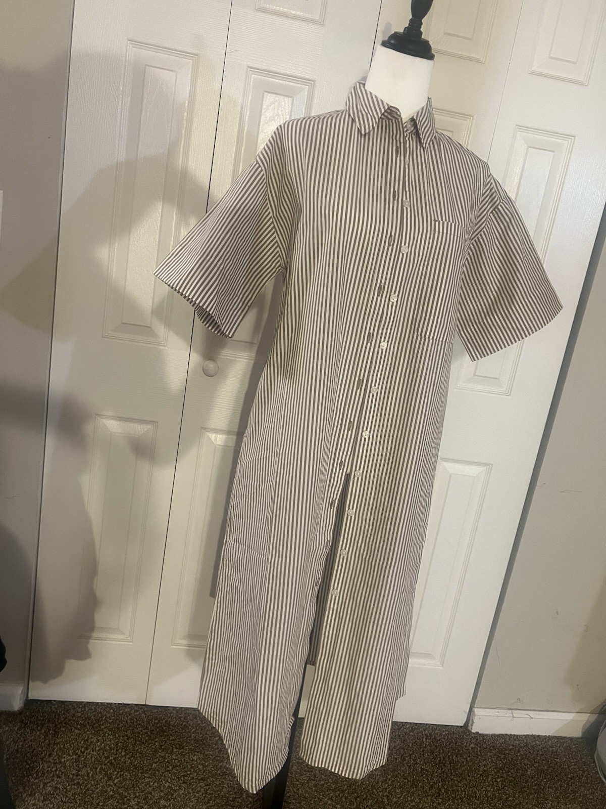 The Drop size Small Marla Drop-Shoulder Short-Sleeve Midi Shirt Dress Tan White