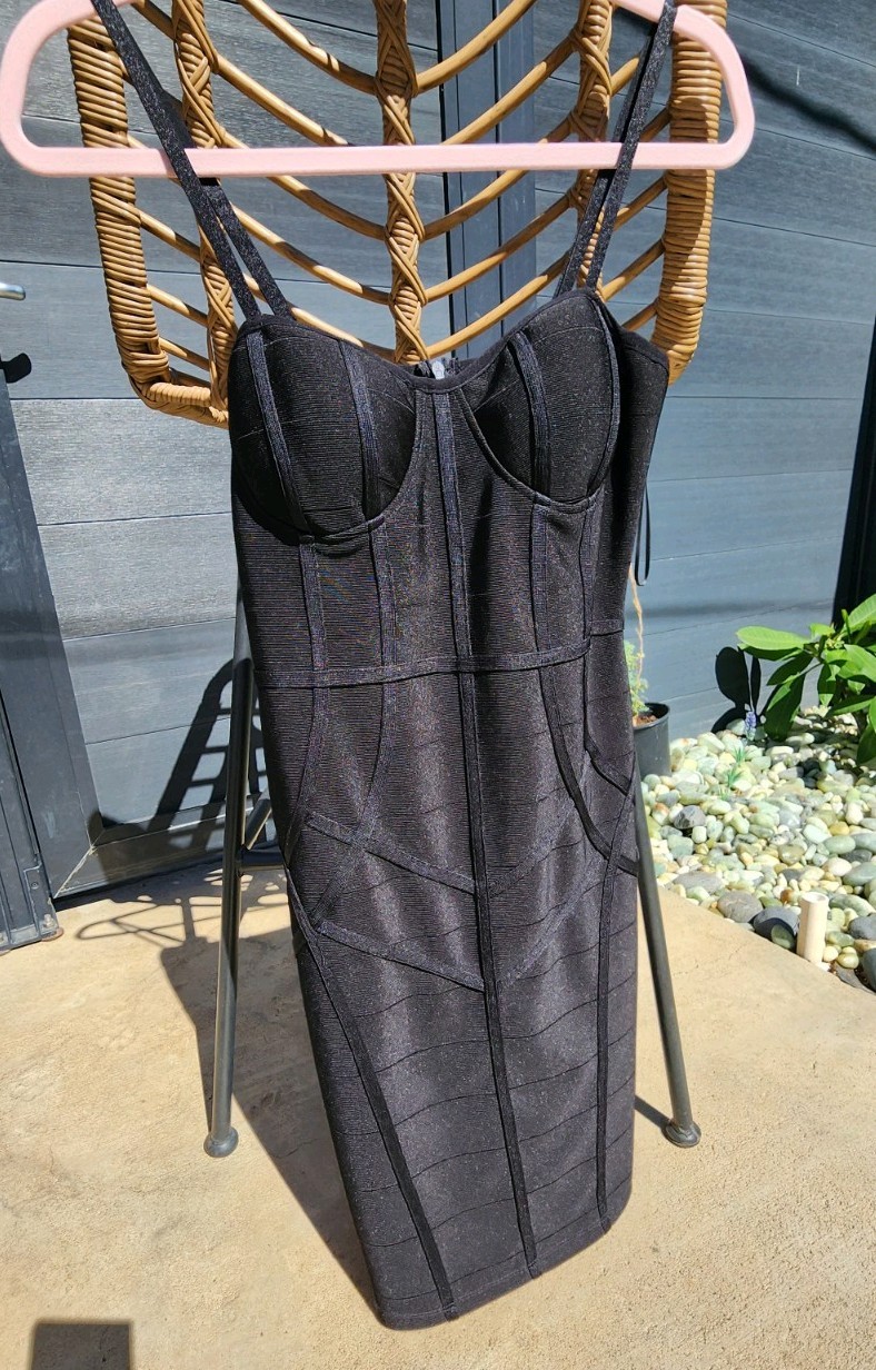 Haute Monde Sexy and Elegant Black Dress Size M with Built-in Shaped Bra
