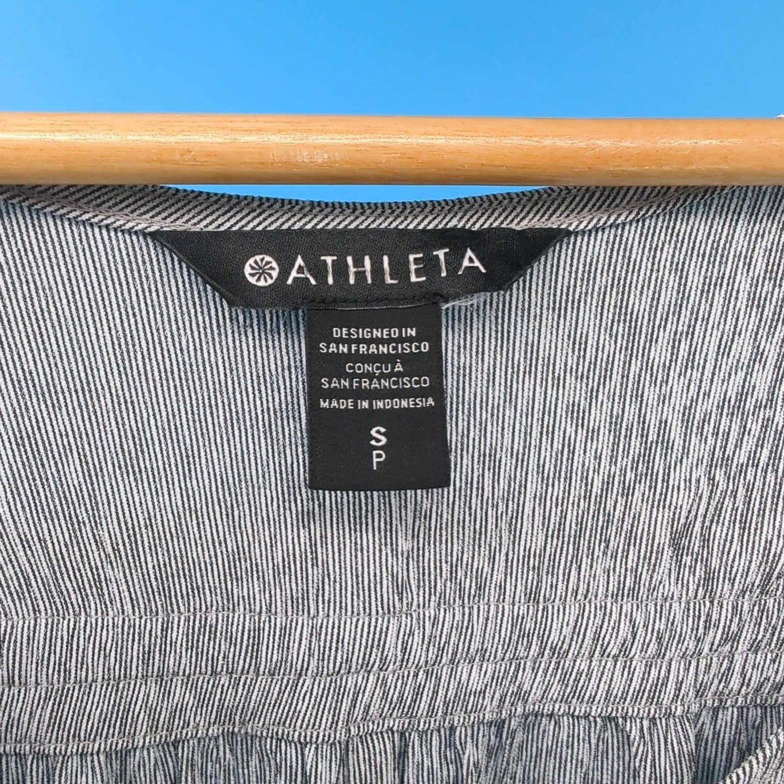Athleta Grey White Micro Stripe Sleeveless Maxi Dress Small 601555-00 SU23