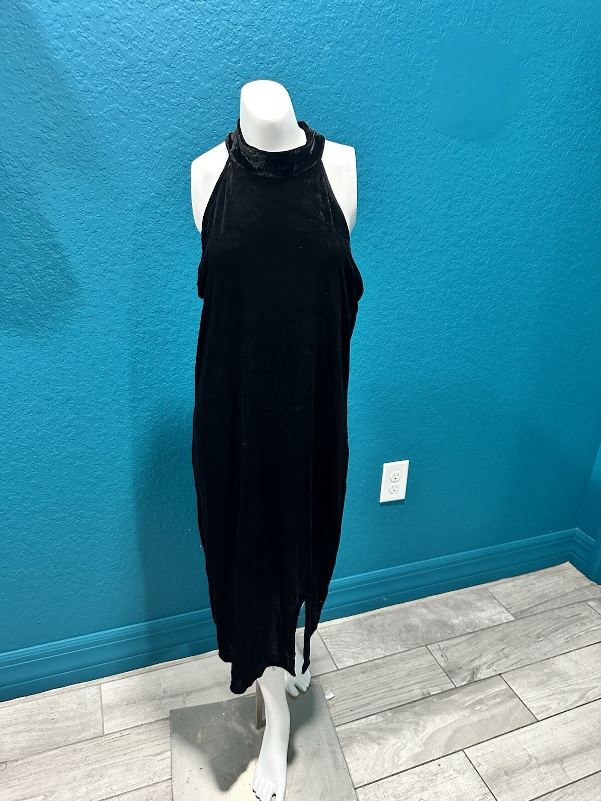 GREEN ENVELOPE LOS ANGELES Sleeveless Black Stretch Velvet Halter Dress MEDIUM