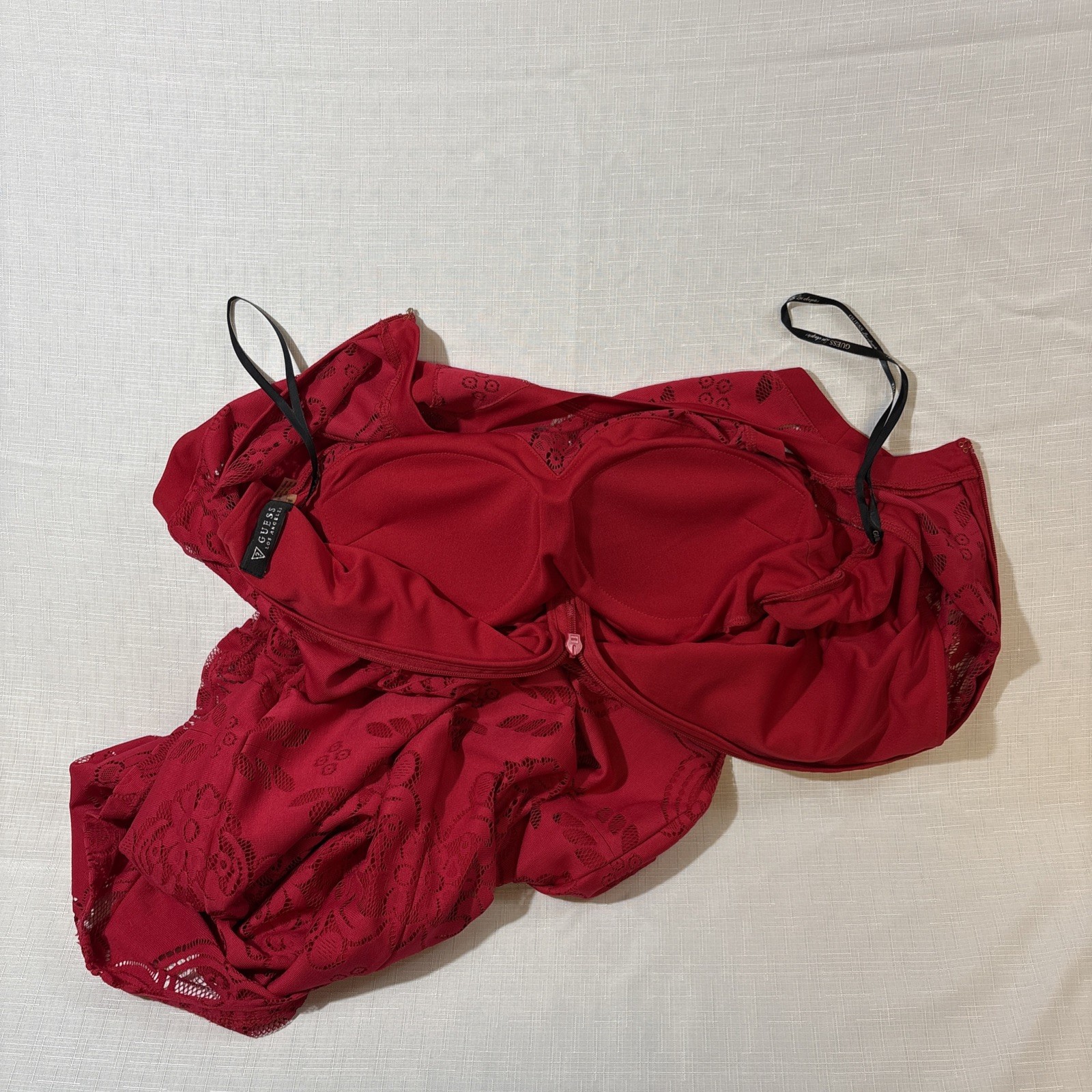 Guess LA size 8 lacey fitted & Lined red mini dress Stunning