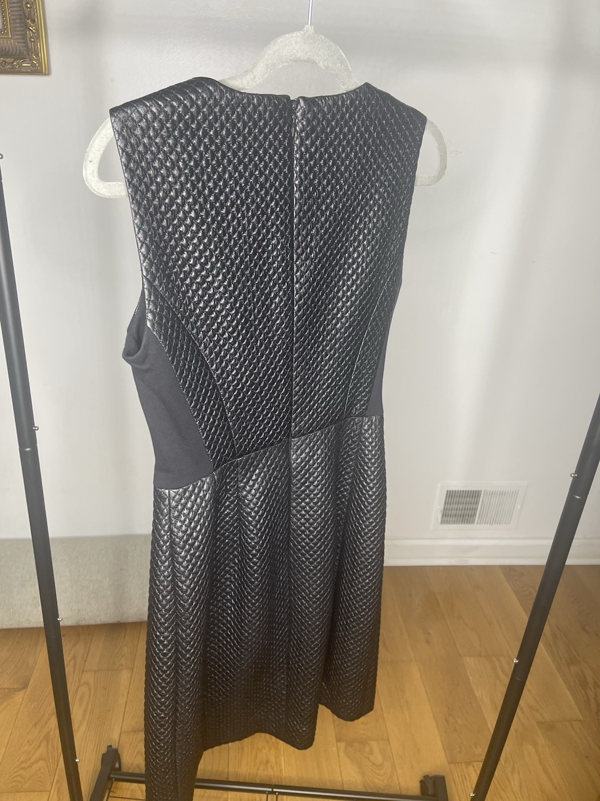 BCBGMAXAZRIA Black Quilted Faux Leather Sheath V-Neck Sleeveless Dress 6