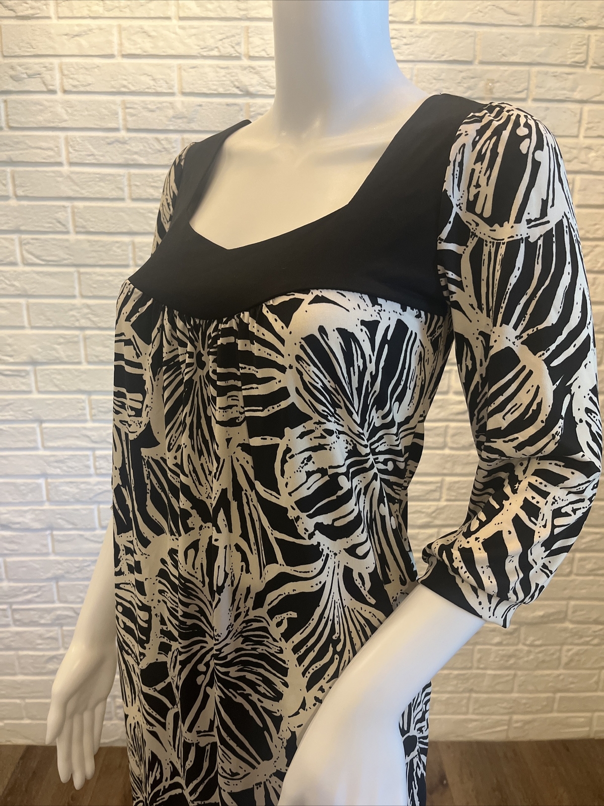 Catch My i Jersey Knit Stretch Black & Ivory Pullover Dress Size S EUC Career