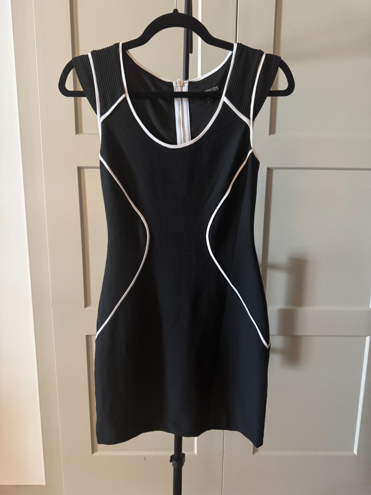 Express Women’s Size 0 Black Bodycon Dress White Trim Exposed Zip Back Mini