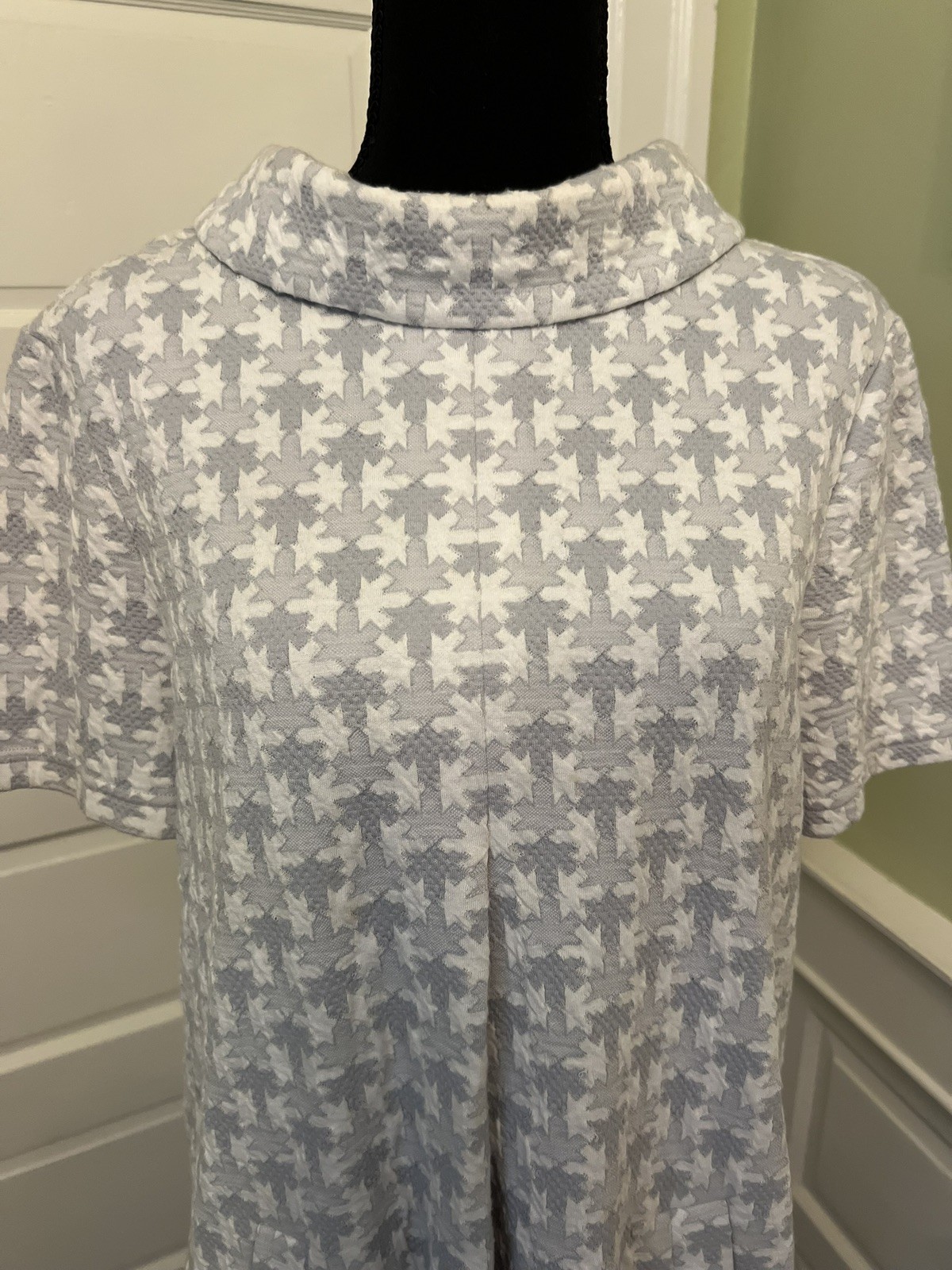 Tyler Boe Patterned Knit Blue Short Sleeve Cowl Neck Inverted Pleat Dress M