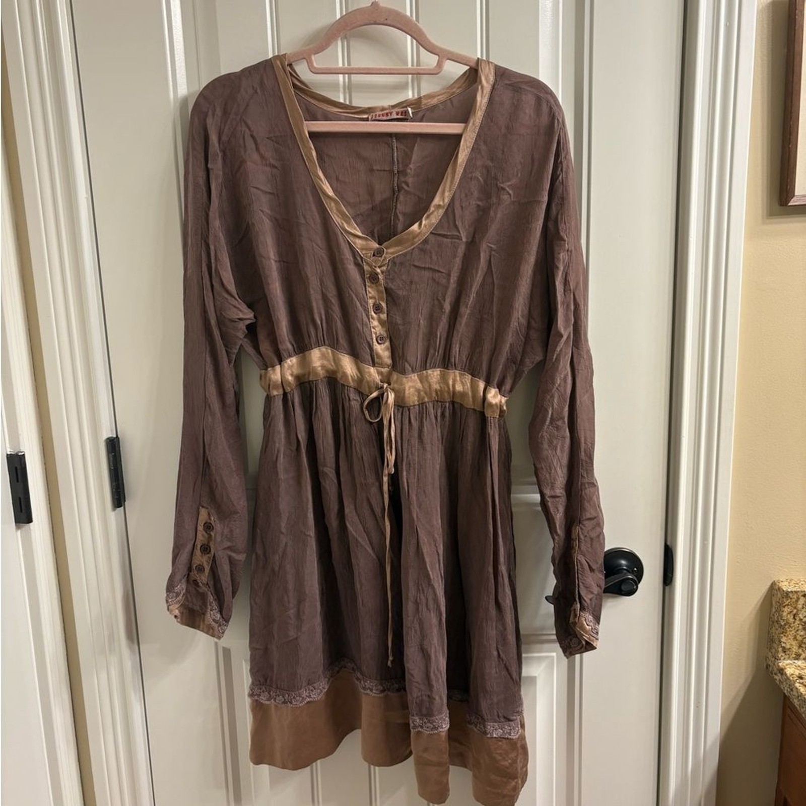 Johnny Was Mocha Brown Long Sleeve V-Neck Size M READ
