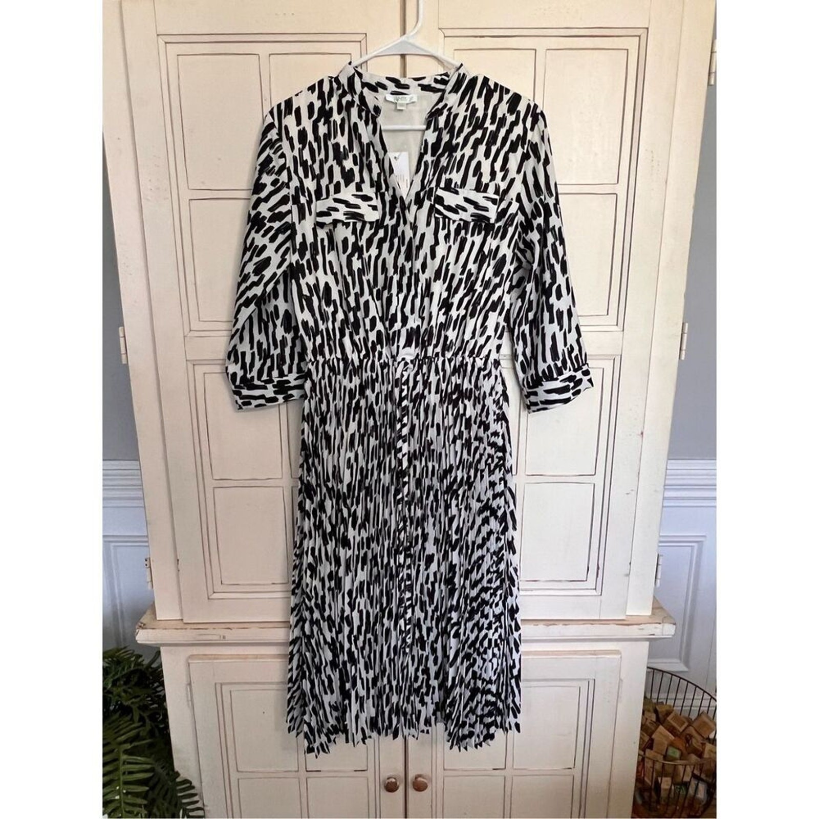 NWT Jade Melody tan black white pleated midi dress size medium