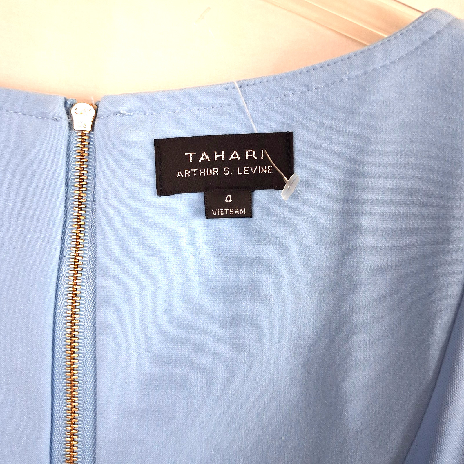 Tahari Arthur S Levine Womens Seamed Sheath Office Classic Minimalist NWT Size 4