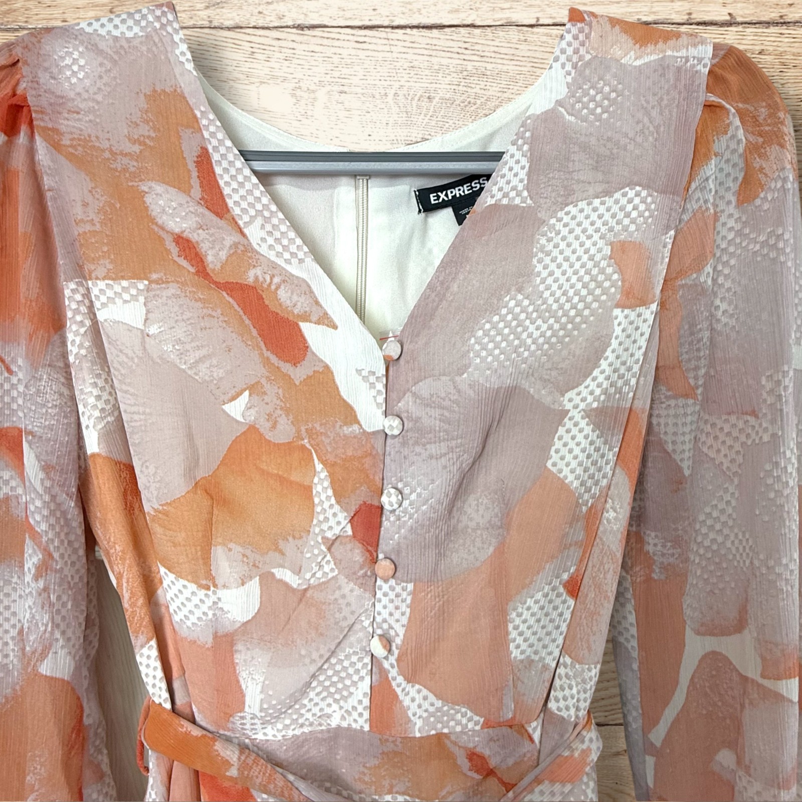 EXPRESS Printed Button Front Tie Waist Midi Dress NWT Size M Peach Floral Print