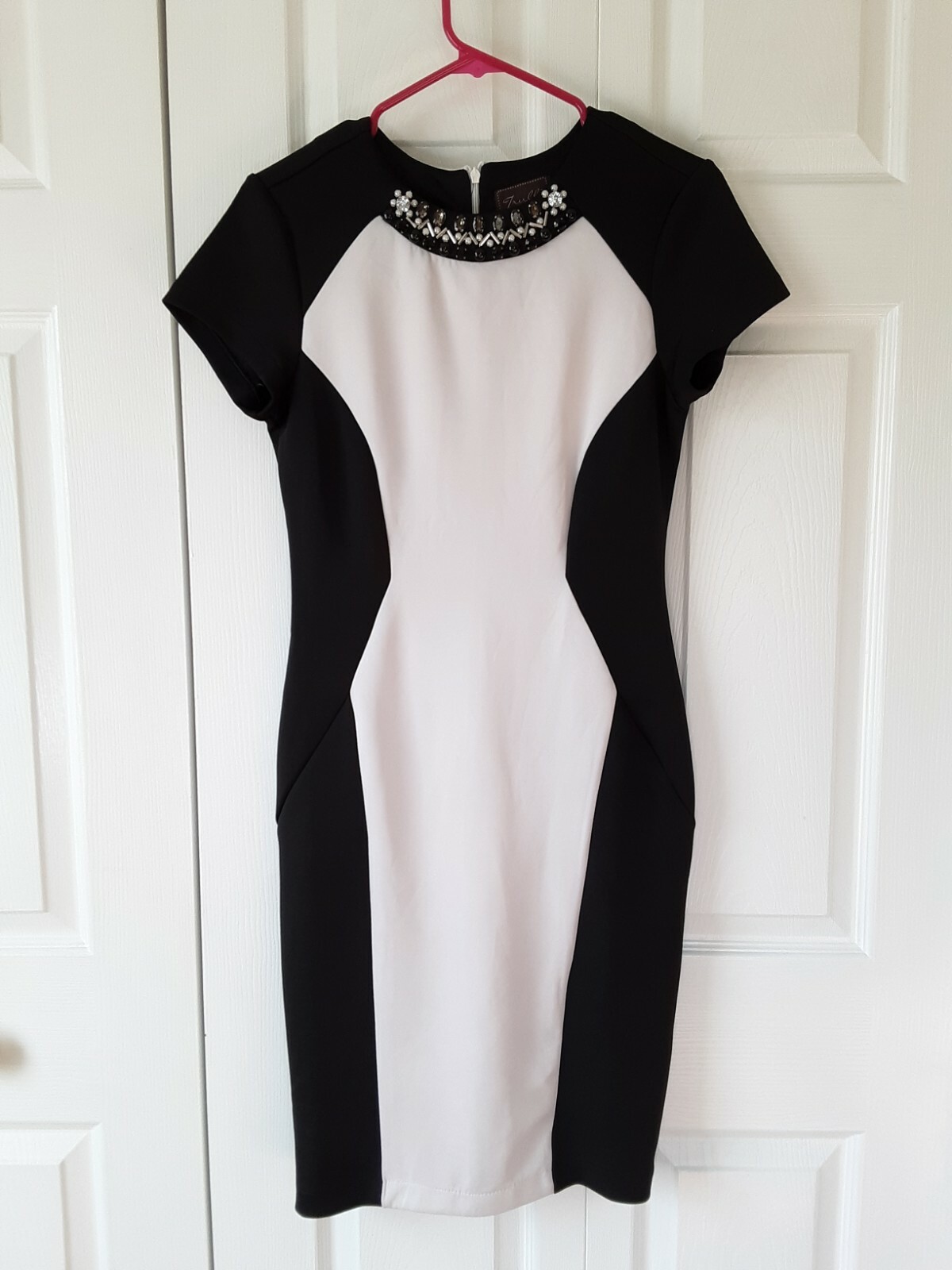 Trulli Size 4 Black White Fitted Sheath Dress Beaded Career Cocktail Party