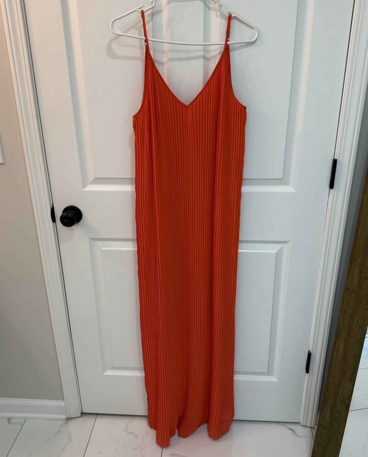 BCBGeneration Women’s M Orange V-Neck Strappy Sleeveless Pleated Maxi Dress