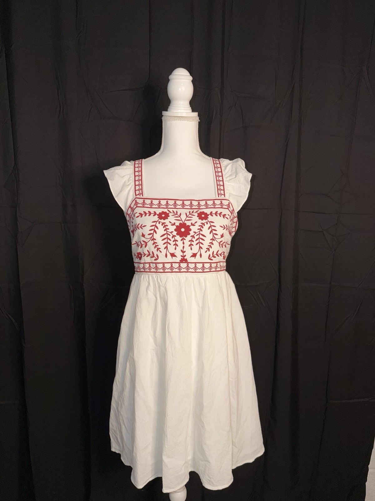 SHEIN Women’s White/Red Floral Embroidered Smocked Square Neck Backless Dress m