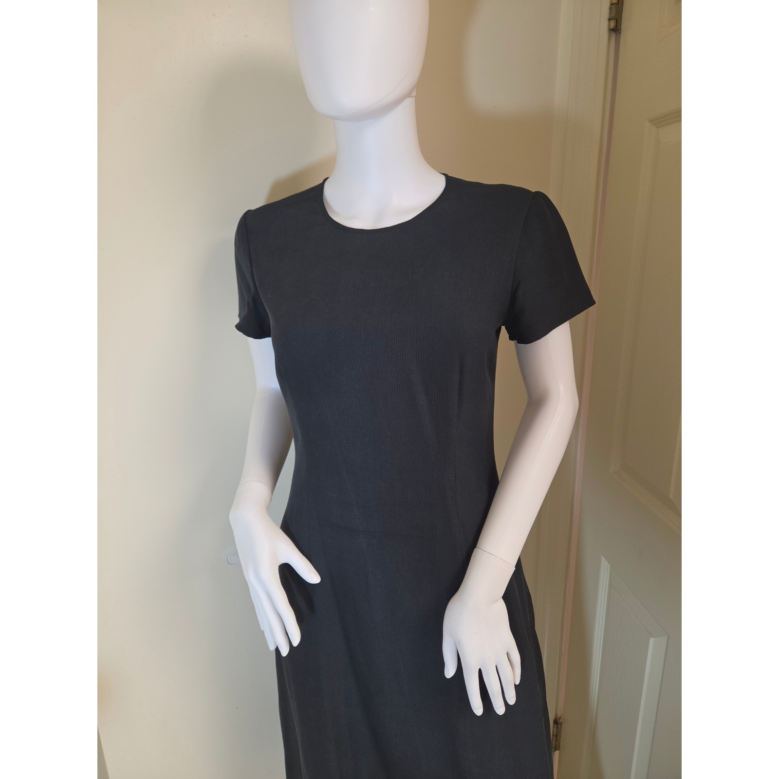 Finity Black 100% Silk Short Sleeve Midi Dress Size 4 Textured Crew Neck Lining