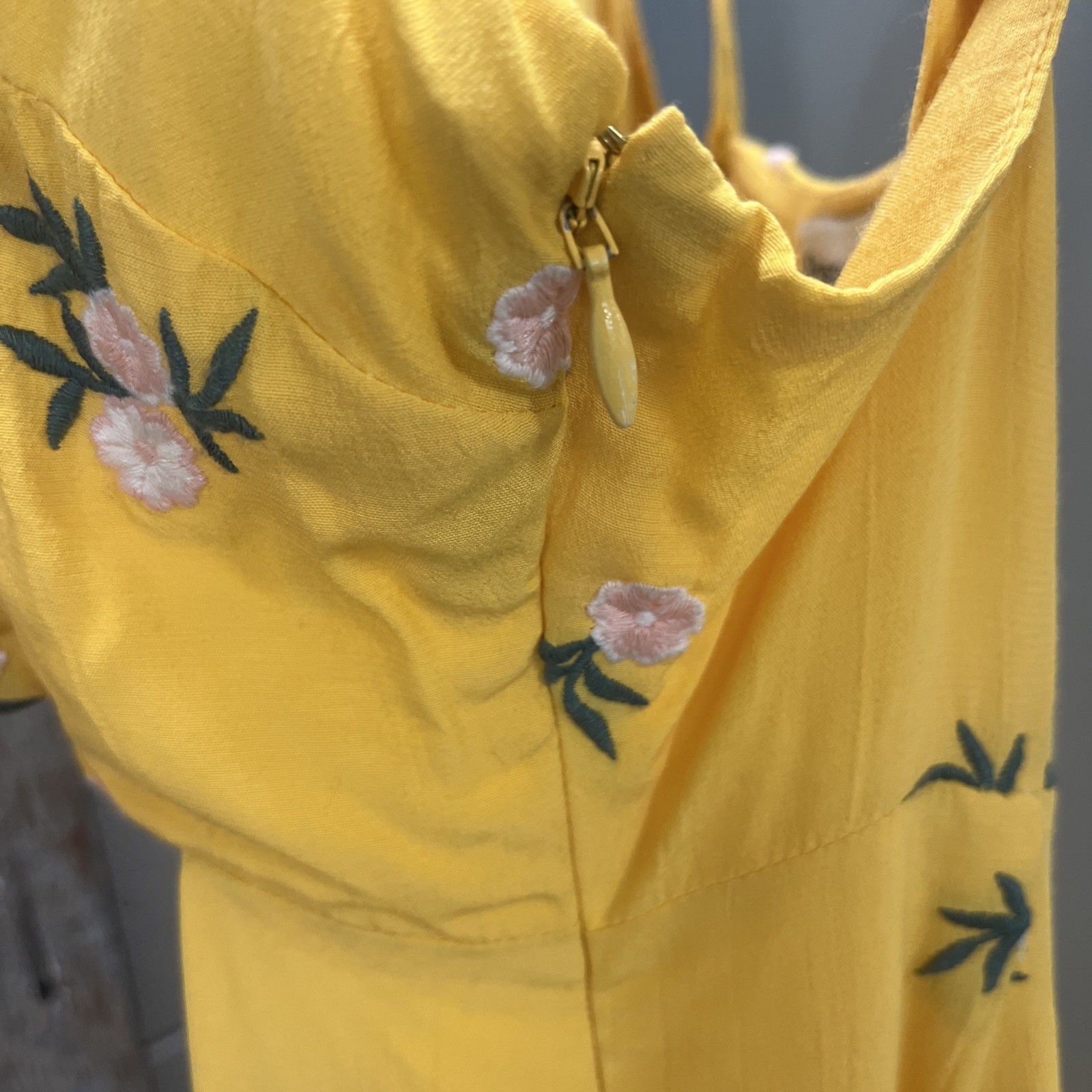 Privacy Please Yellow Flowery Midi Strappy Dress Womens Size S