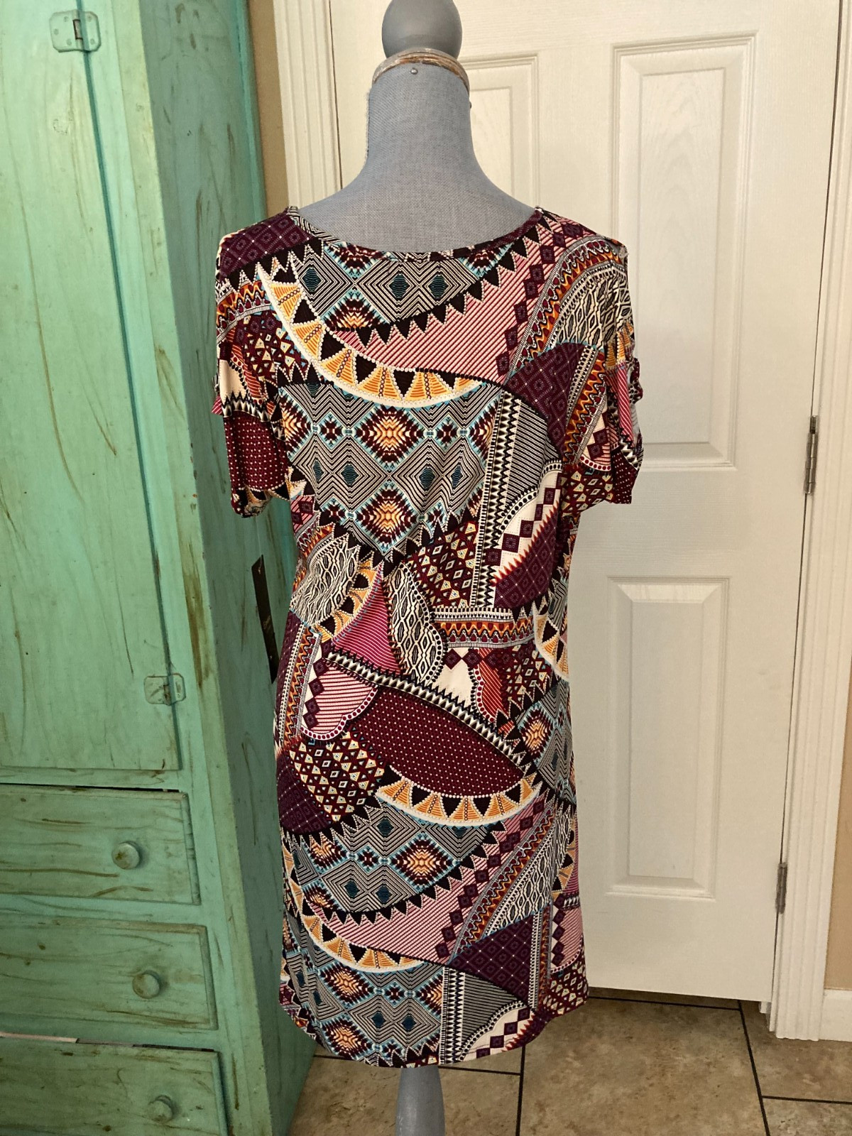 ESPRESSO, NWT, STRETCHY, COLD SHOULDER SLEEVE, SHIFT TYPE DRESS, MEDIUM