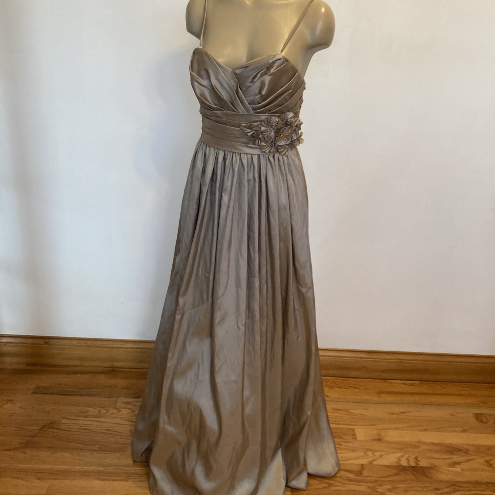 Watters and Watters size 6 beige long gown dress