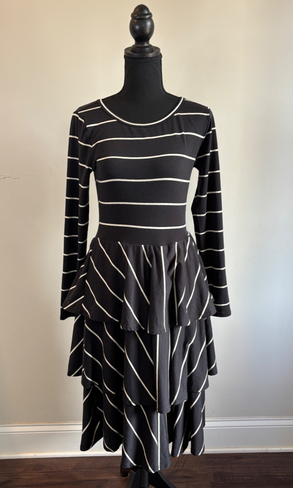 LuLaRoe Georgia Dress Womens S Small Black White Heather Striped Ruffle Long Sle