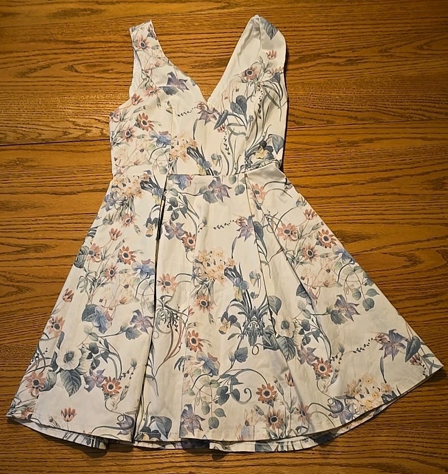 Alythea Sleeveless Cotton Cream Floral SZ Jr. M Sun Dress Fit N Flair