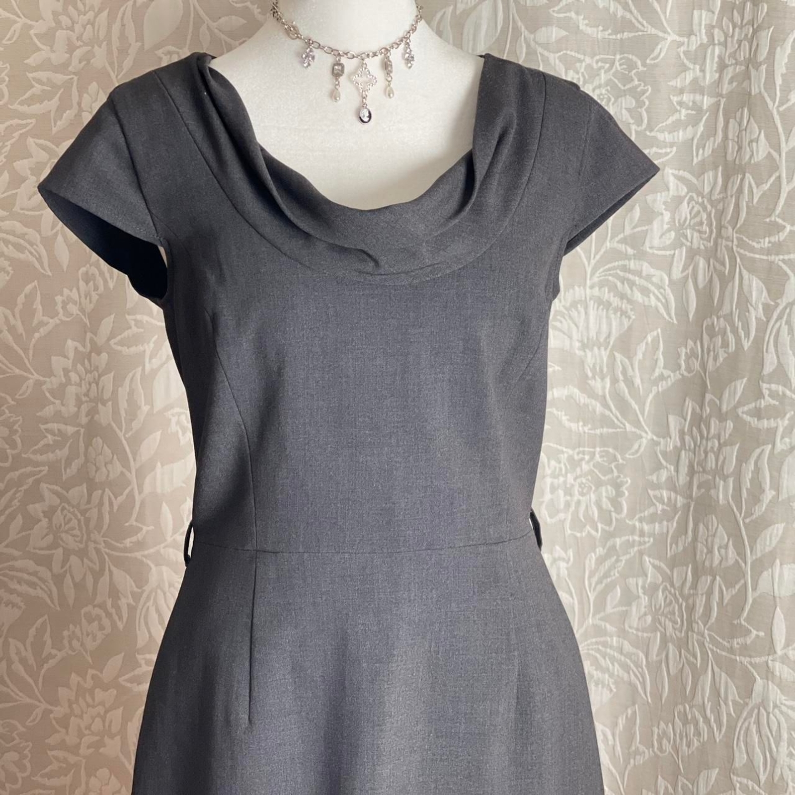 Calvin Klein Cap Sleeve Cowl Neck Sheath Dress Gray Workwear Size 6 (No Belt)