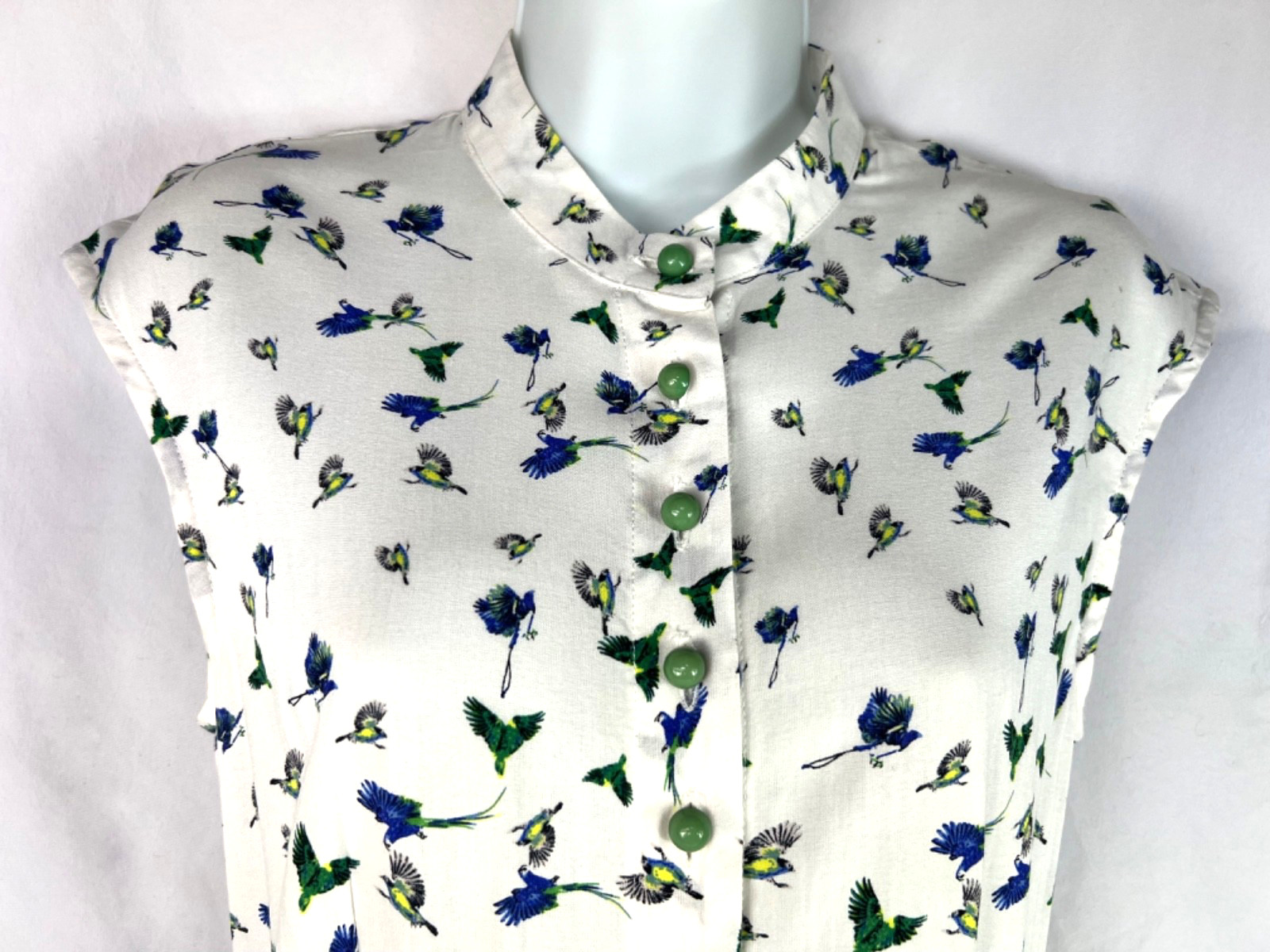 MIDINETTE Dress S? White/Blue Birds Cap Sleeves Stand-up Collar Half Dome Button