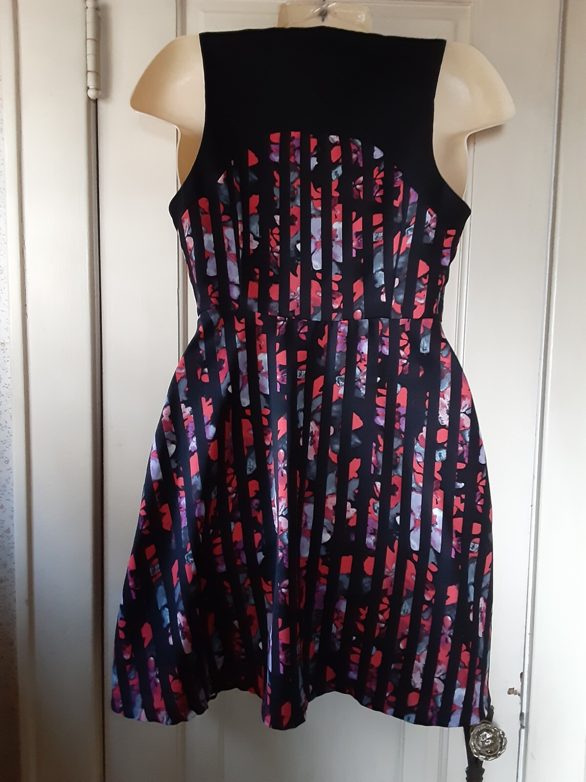 Forever 21 Junior Lined Sleeveless Dress Size Medium