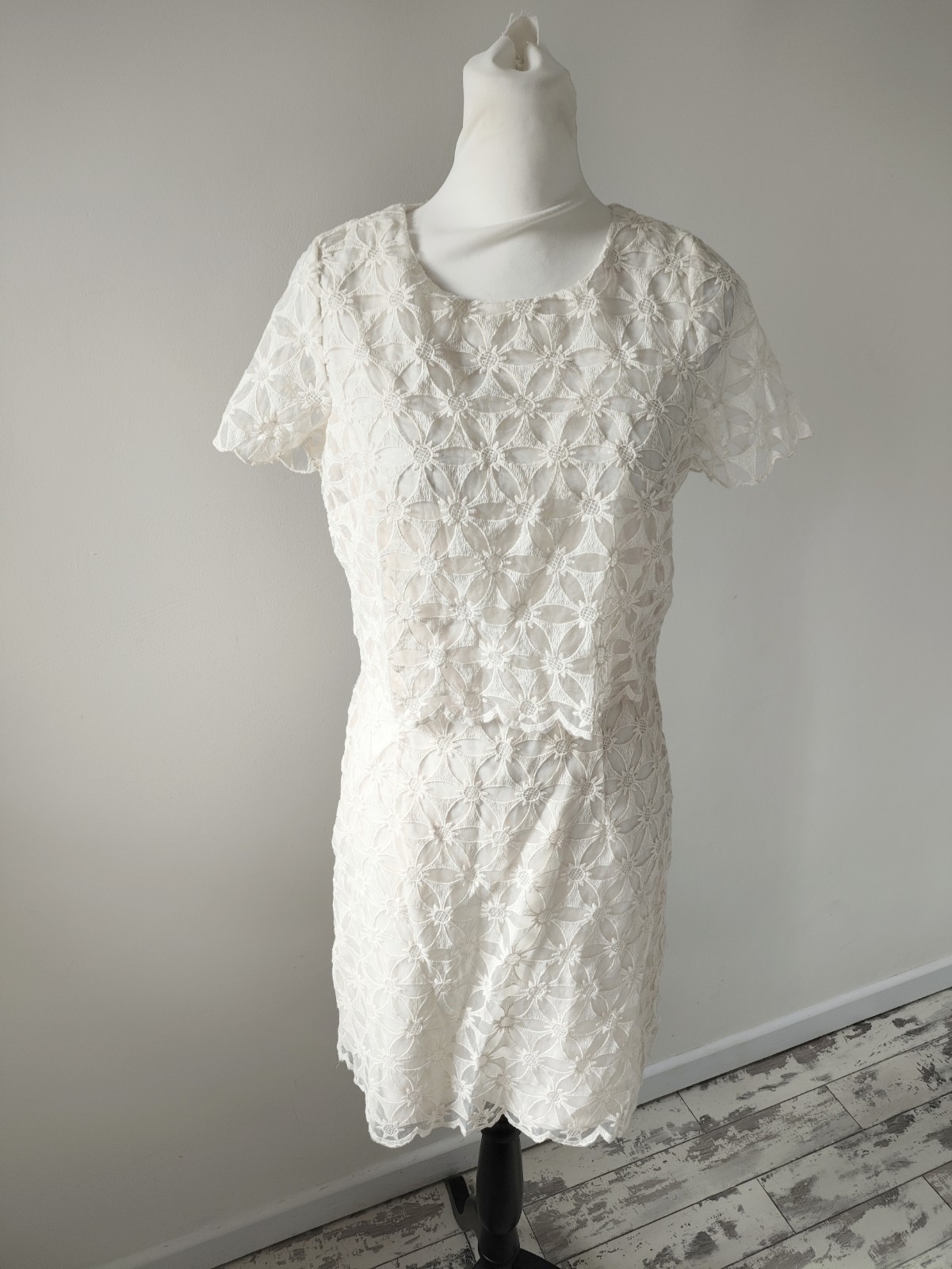 Coast Knee Dress Size 8 Womens Cream Laced casual Short Sleeve Occasion