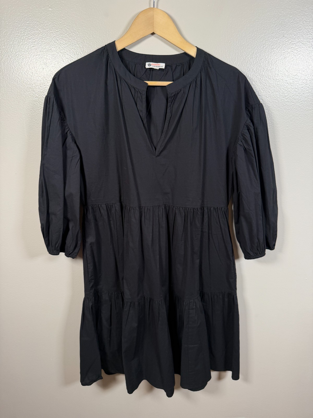 Evereve Sundry Anywhere Tiered Dress Size 1 Small Black Puff Sleeve Preppy