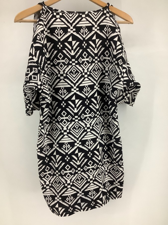 Hearts & Bows Black and White Patterned Dress Ladies Casual 32in 19in Pit to Pit