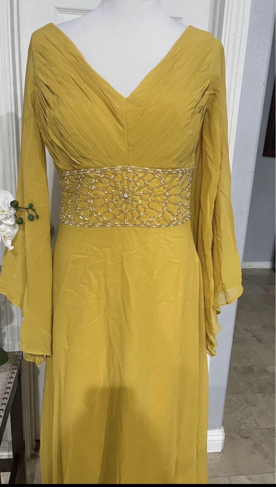 * New Beautiful dress size 10/12 Large waist measurement 31/ 32 inches