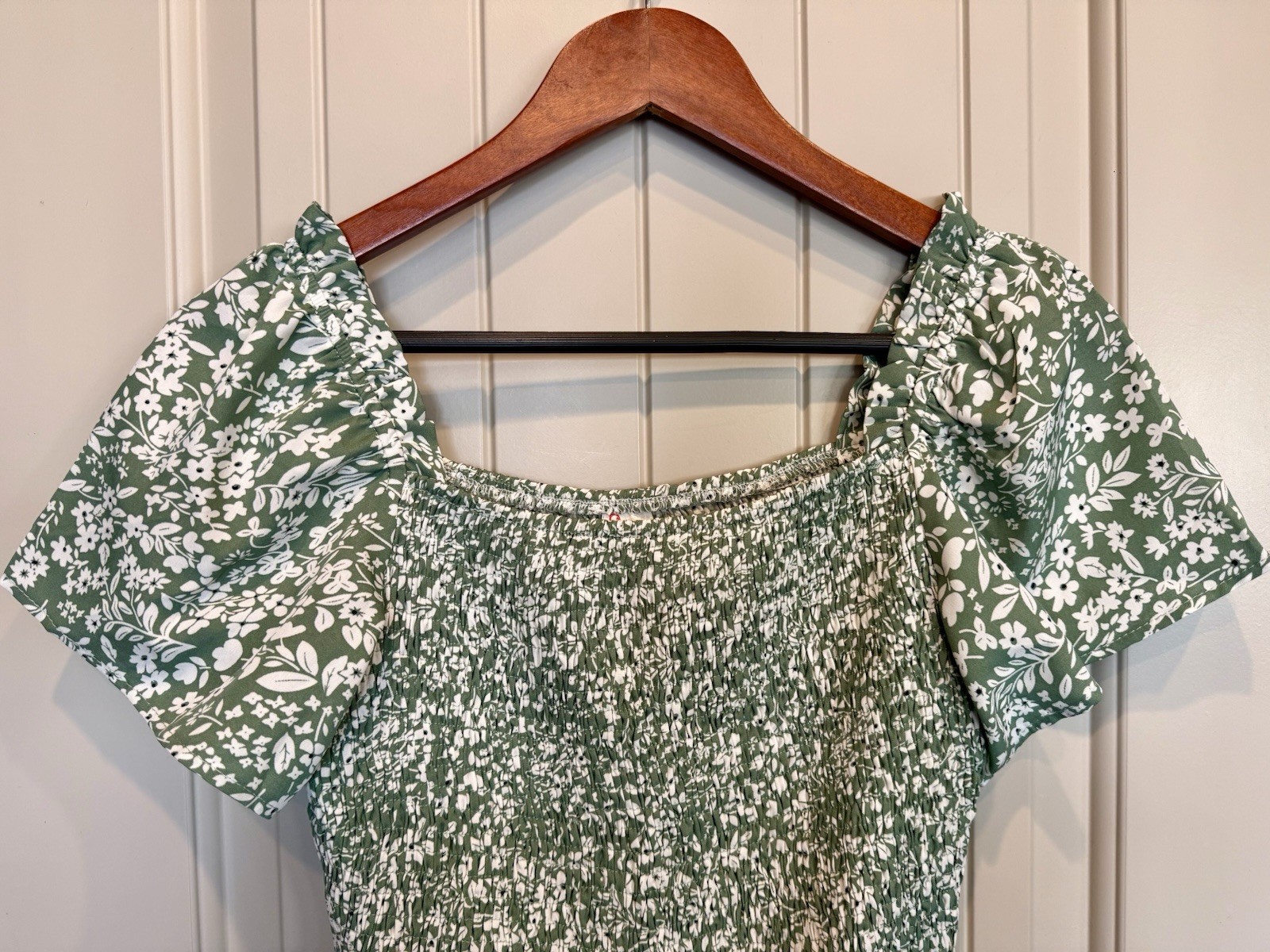 Pat Pat Women’s Elegant Broken Flower Smocked Midi Dress Green/White XS NWT