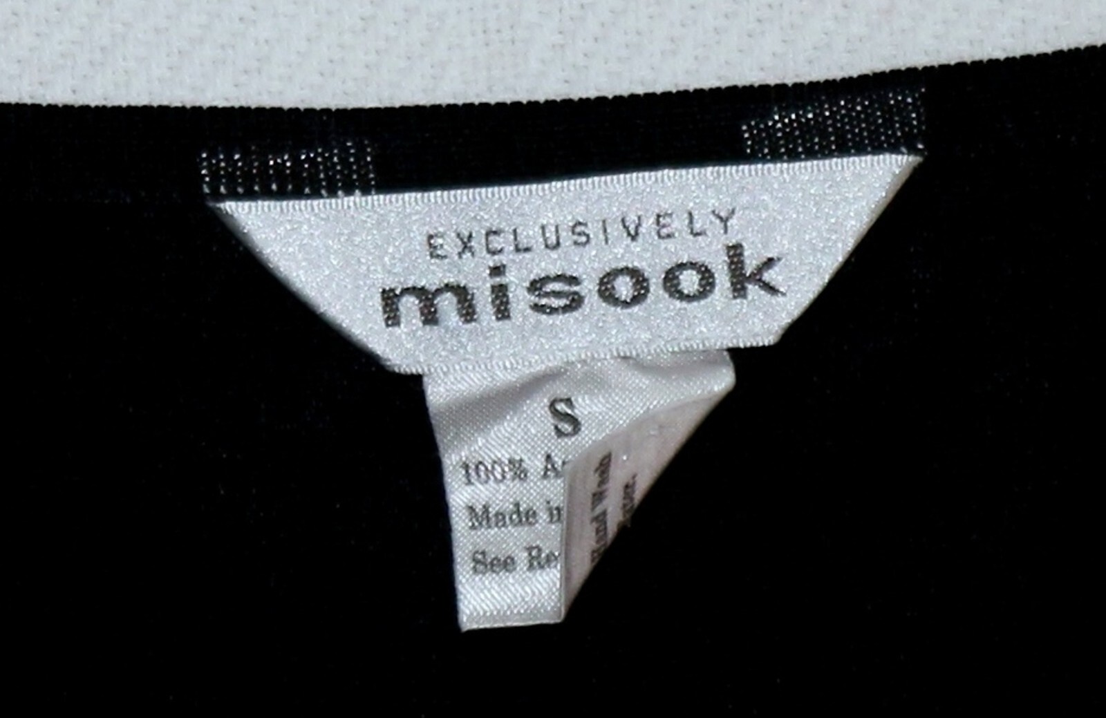 EXCLUSIVELY MISOOK Slvlss Black Scoop Nck Sheath 34 In Chest 39 In Long Sz S EXC