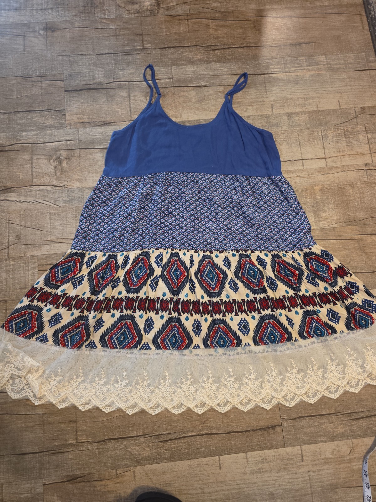Umgee Strappy Sleeve Color Block Dress With Lace Bottom Size S