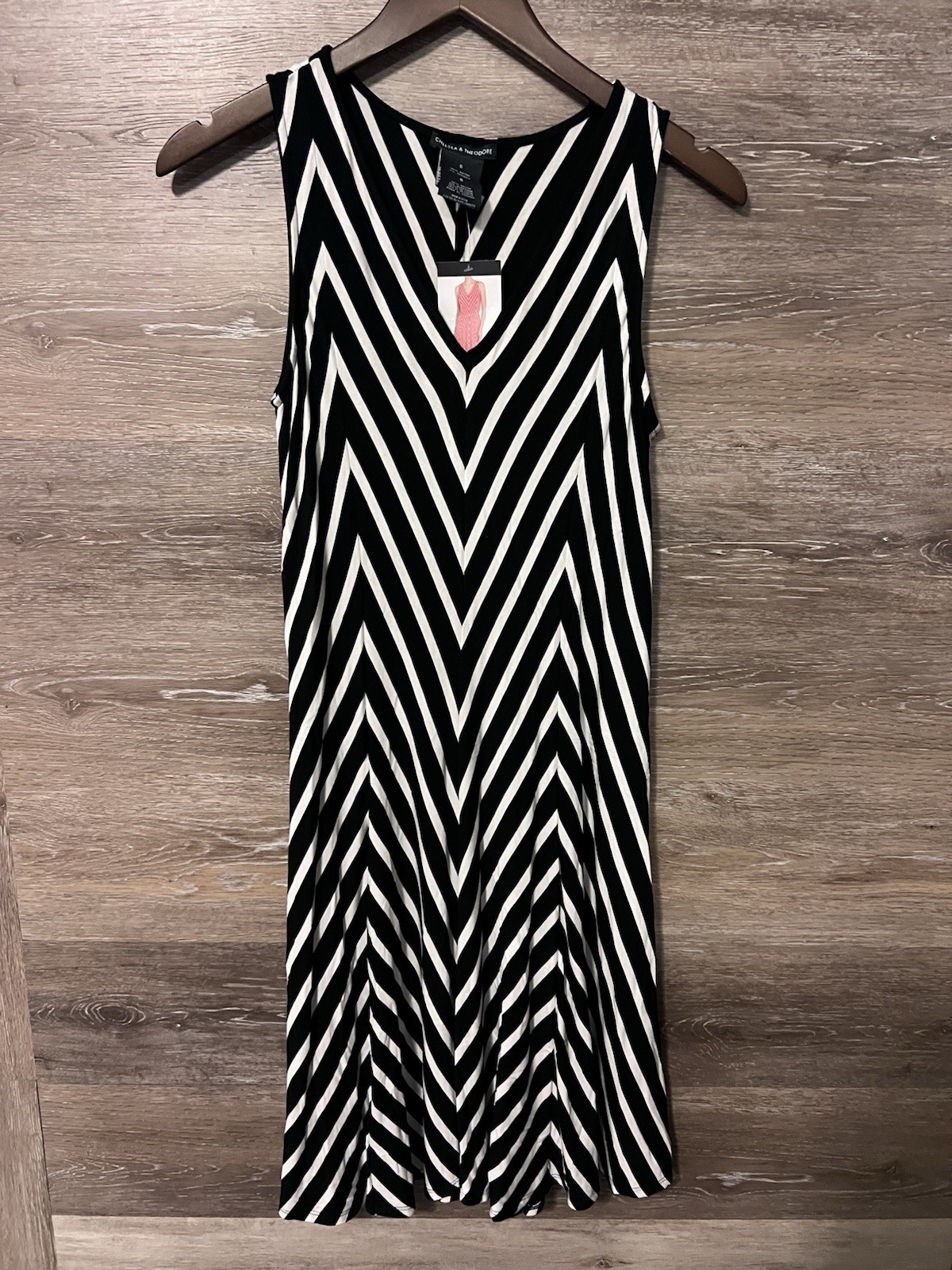 Chelsea & Theodore Chevron Black White Flare Sleeveless V-Neck Dress Small New